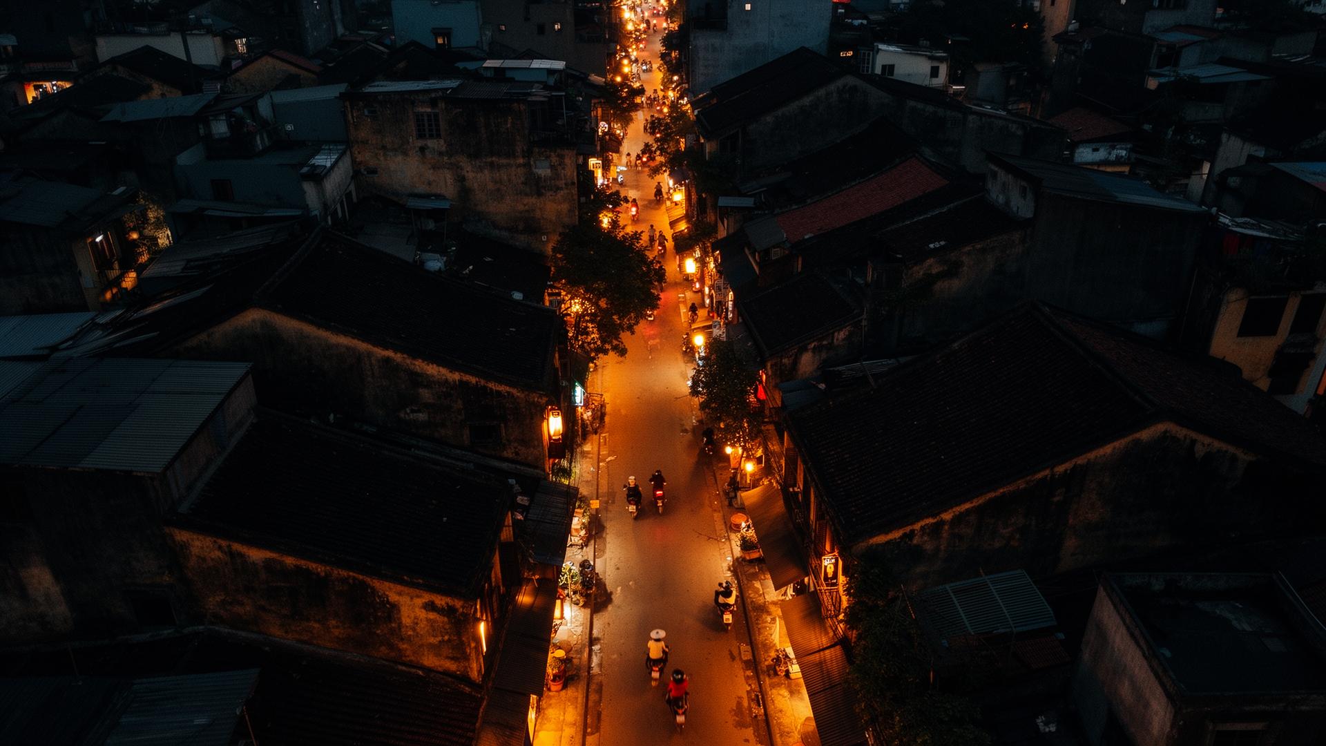 Central Hanoi at night